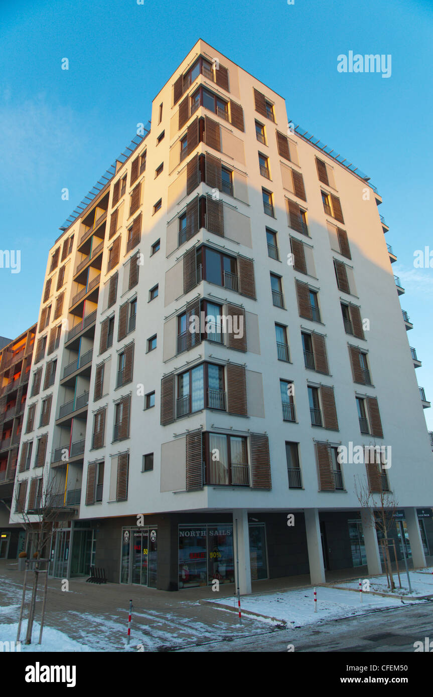 Nuovo alloggiamento residenziale Holesovice quartiere Praga Repubblica Ceca Europa Foto Stock