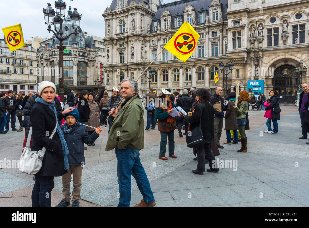 Parigi, Francia, attivisti anti-energia nucleare in occasione dell'anniversario del disastro di Fukushima, protesta per l'energia nucleare Foto Stock