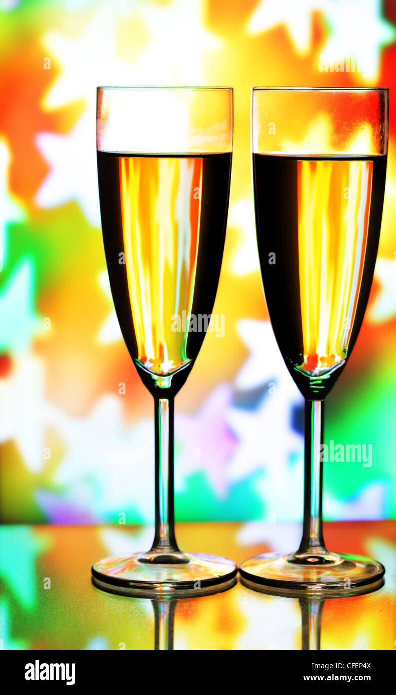 Champagne e luci delle vacanze in background Foto Stock