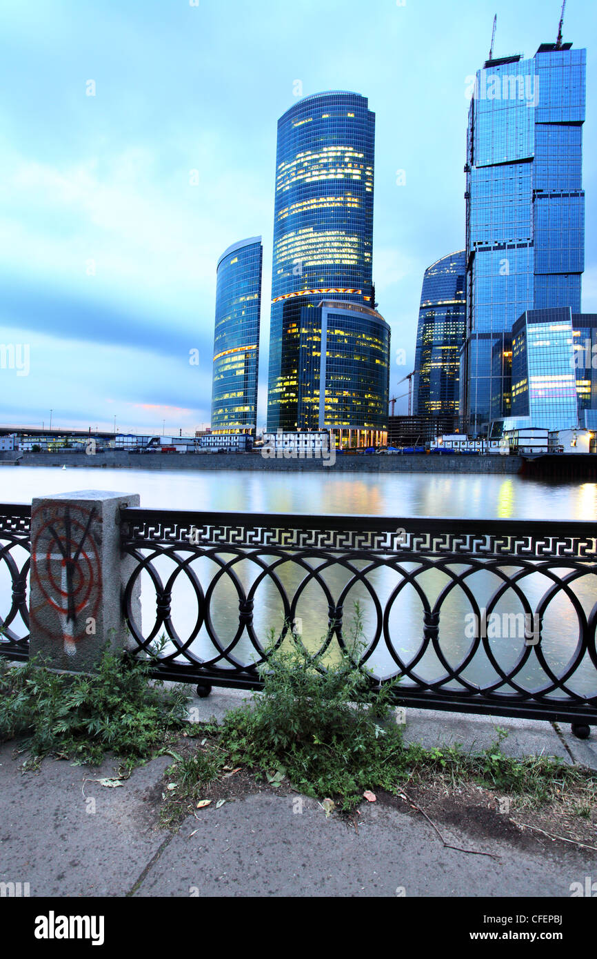 I moderni grattacieli al tramonto. Città di Mosca. La Russia. Foto Stock