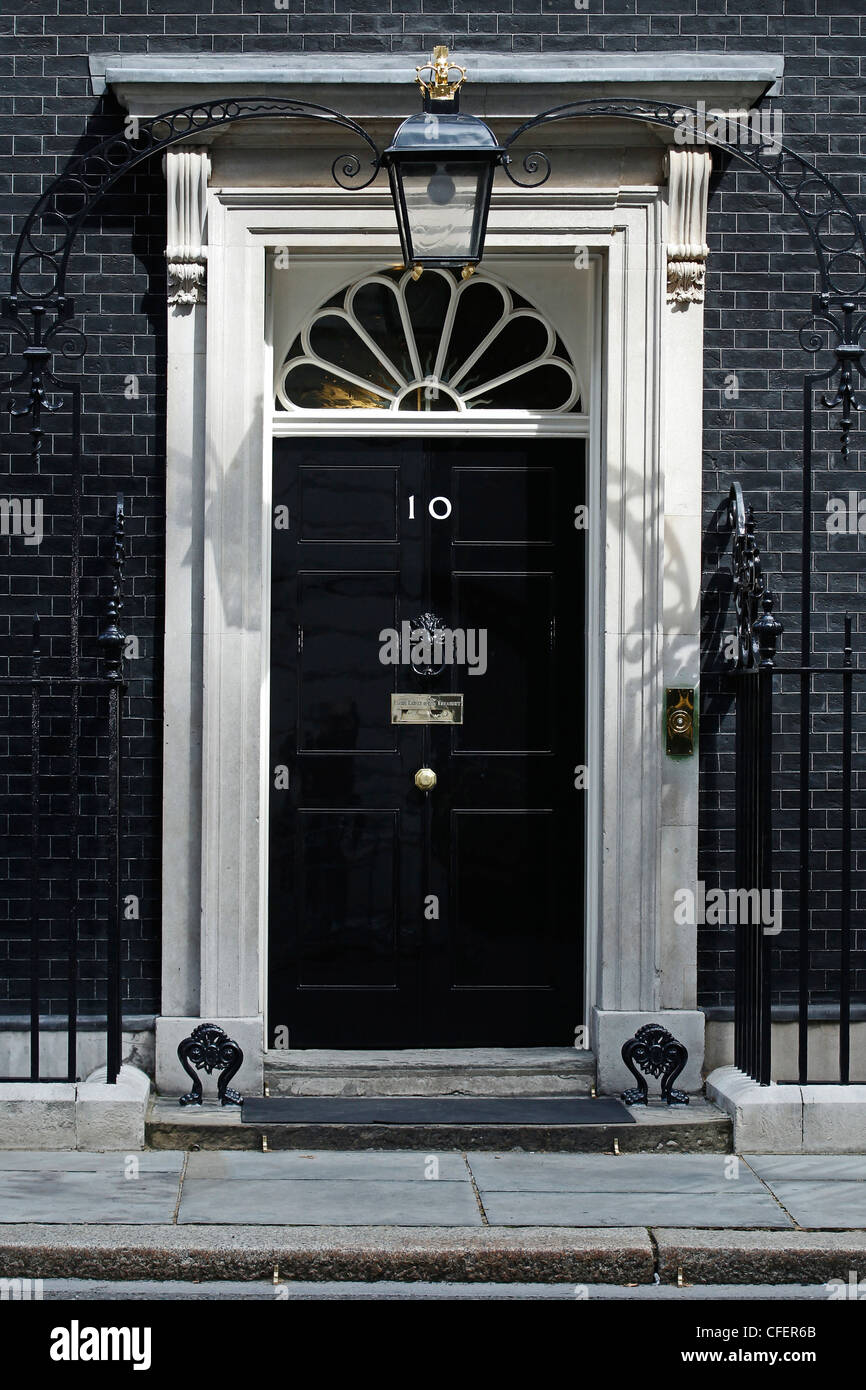 Porta del numero 10 di Downing Street residence di Gran Bretagna il Primo Ministro Foto Stock