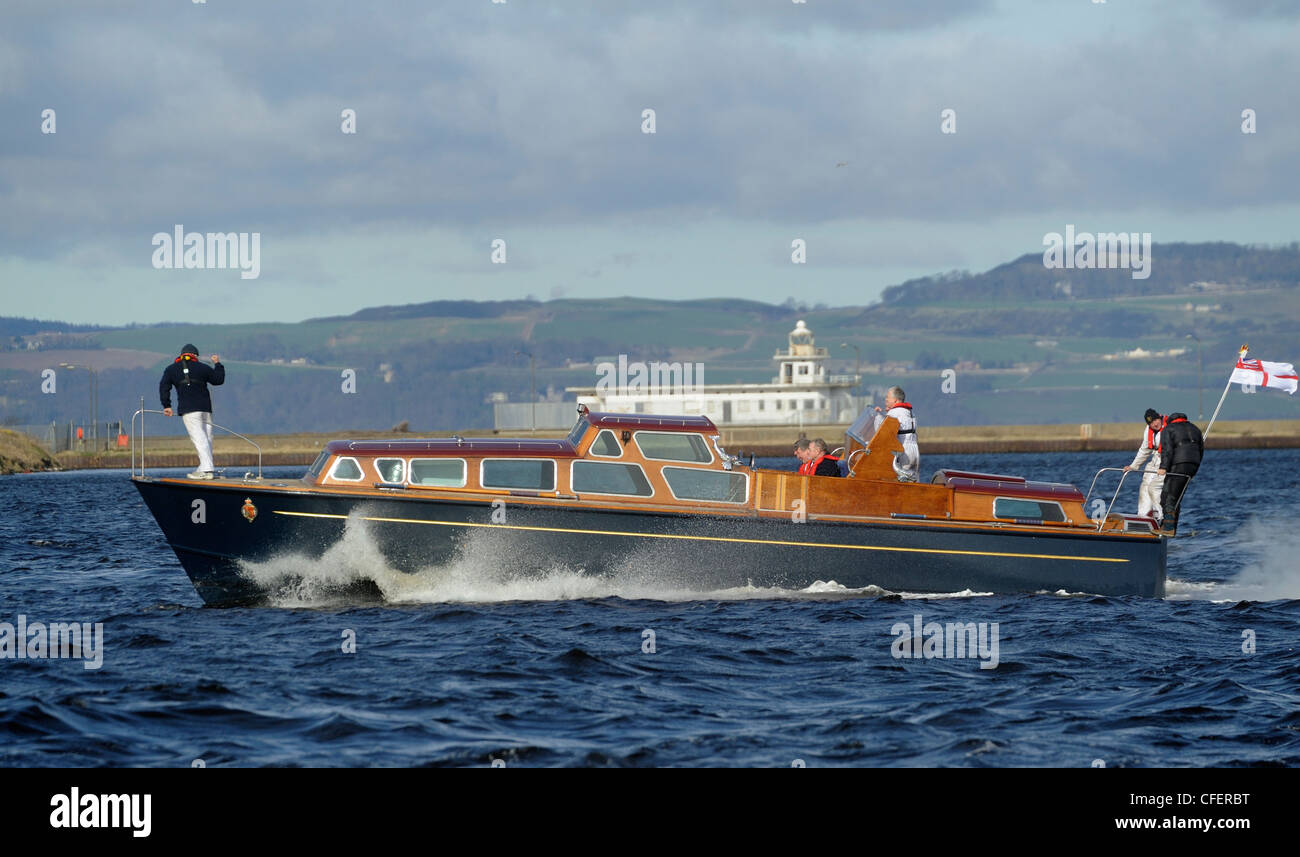 Il Royal Yacht Britannia includersi in una prova in mare Leith Harbour, prima che portano il diamante della regina flottiglia giubilare sul Tamigi Foto Stock