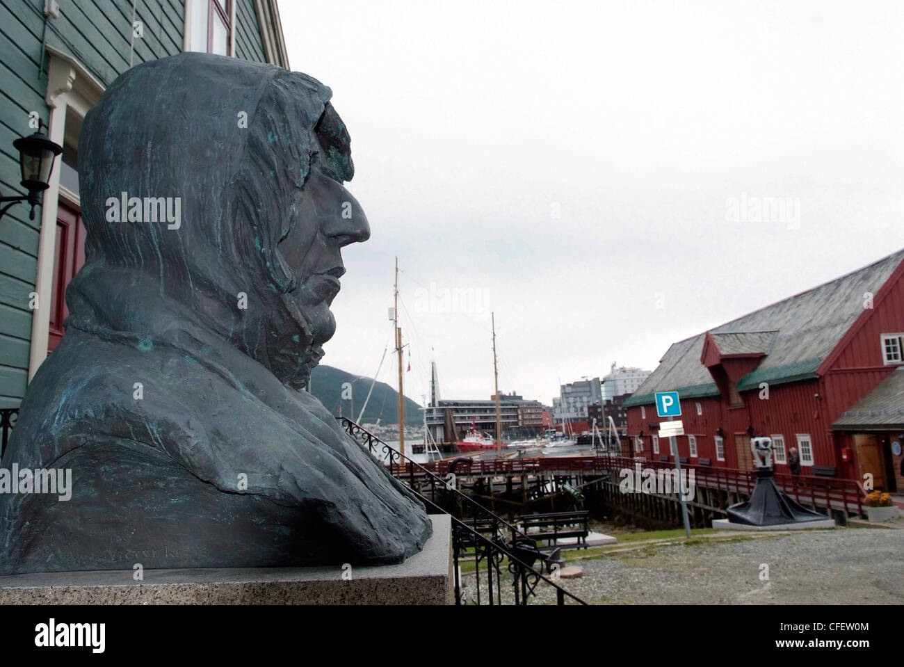Norvegia - TROMSO il museo polare busto in bronzo di Roald Amundsen Foto Stock