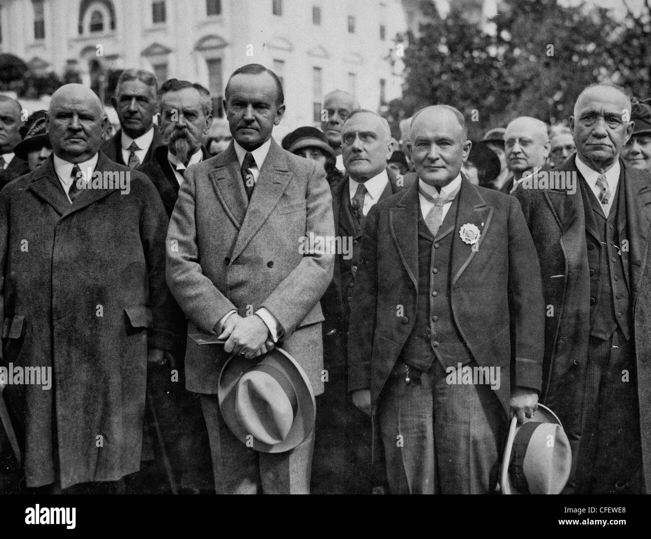 President Coolidge con una delegazione internazionale dal rito scozzese della massoneria,circa 1925 Foto Stock