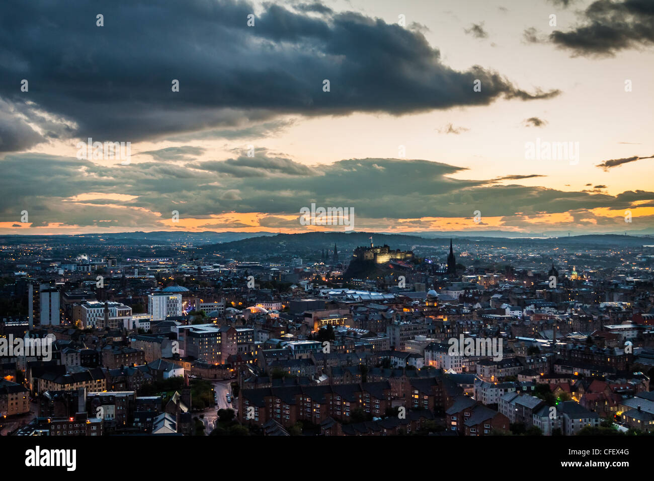 Edimburgo al tramonto in estate Foto Stock