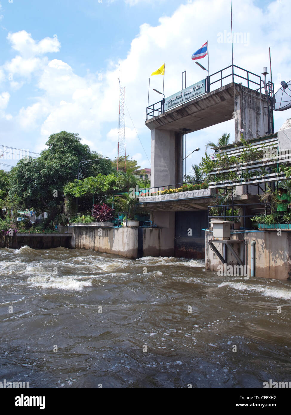 Thawi Watthana floodgate, Bangkok, Thailandia Foto Stock