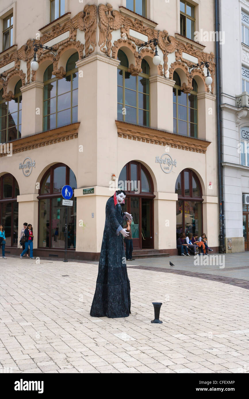 Vampiro umano statua sulla Piazza del Mercato di Cracovia, Città Vecchia, Cracovia, Malopolska Provincia, Polonia Foto Stock