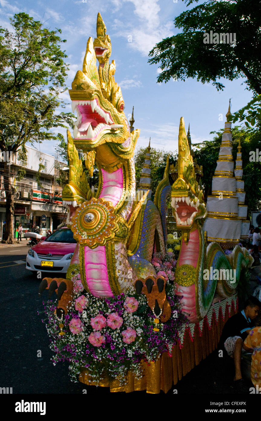 Drago del carro per il festival buddista a Bangkok, in Thailandia Foto Stock