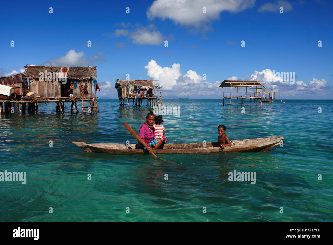 Interesse Umano del mare Bajau tribù di Semporna, Sabah Foto Stock