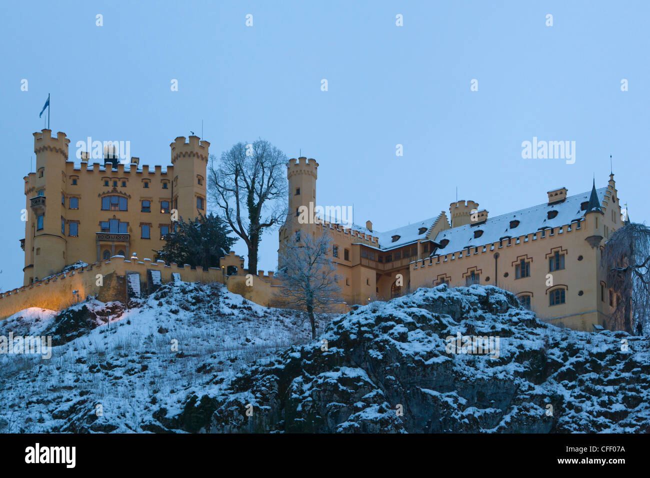 Il Castello di Hohenschwangau, Schloss Hohenschwangau Hohenschwangau village, Schwangau, Ostallgau, Baviera, Germania, inverno Foto Stock