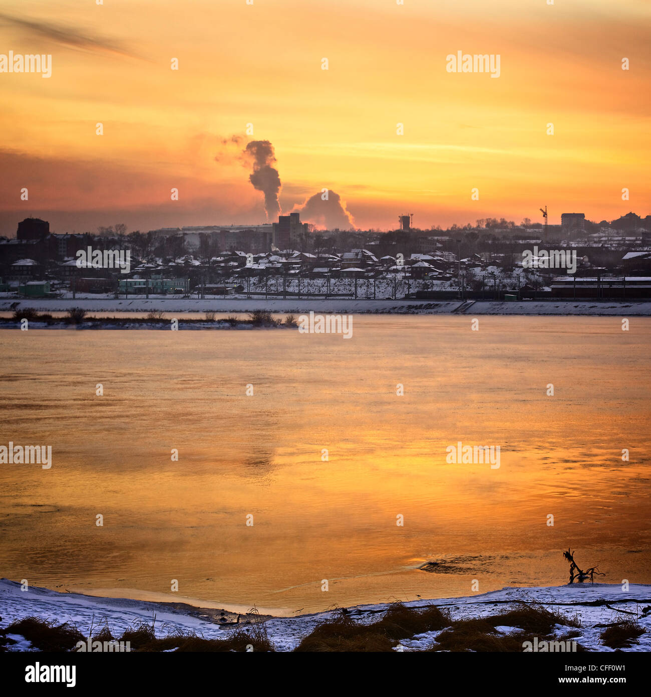 Winter Sunset over Angara a Irkutsk, Russia Foto Stock