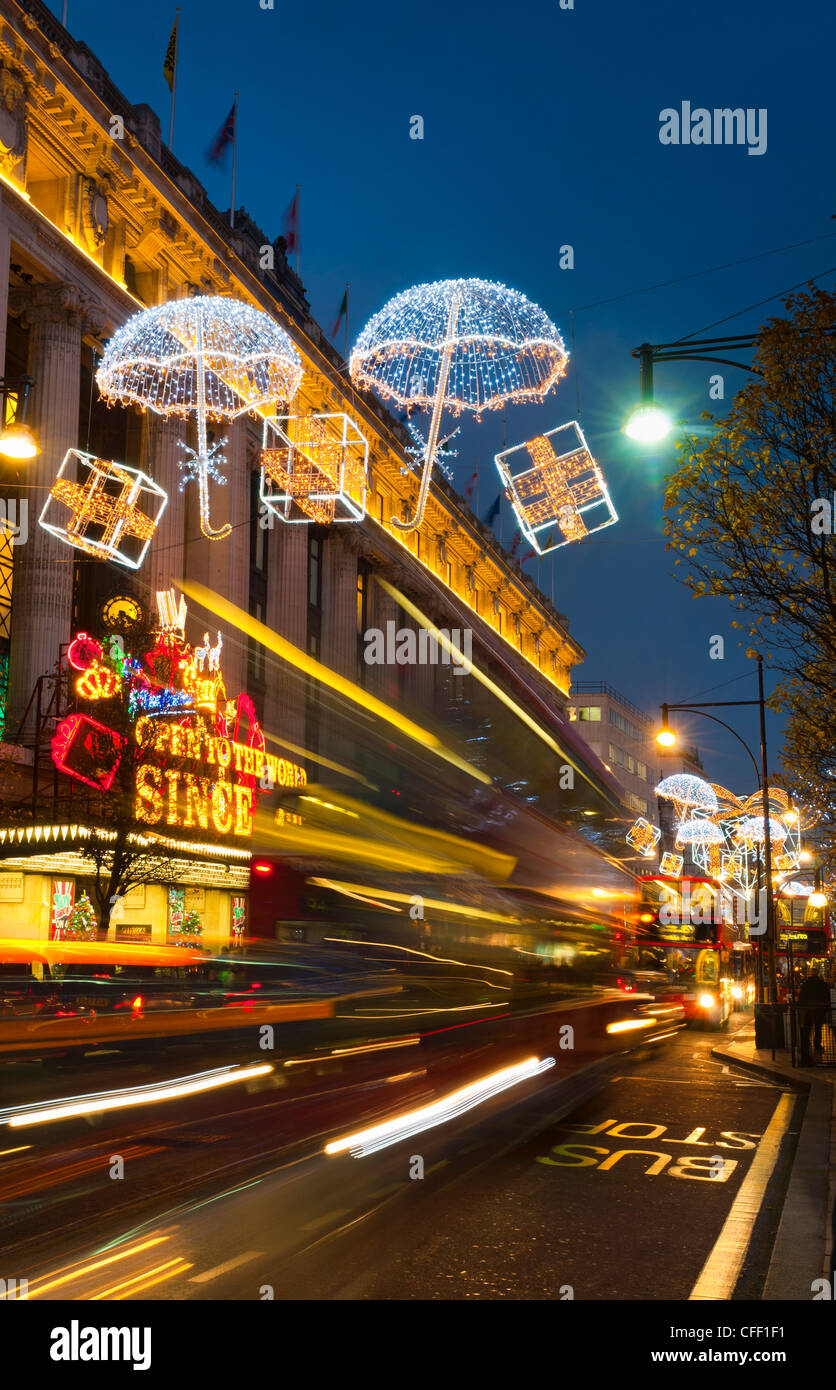 Selfridges e le luci di Natale, Oxford Street, London, England, Regno Unito, Europa Foto Stock