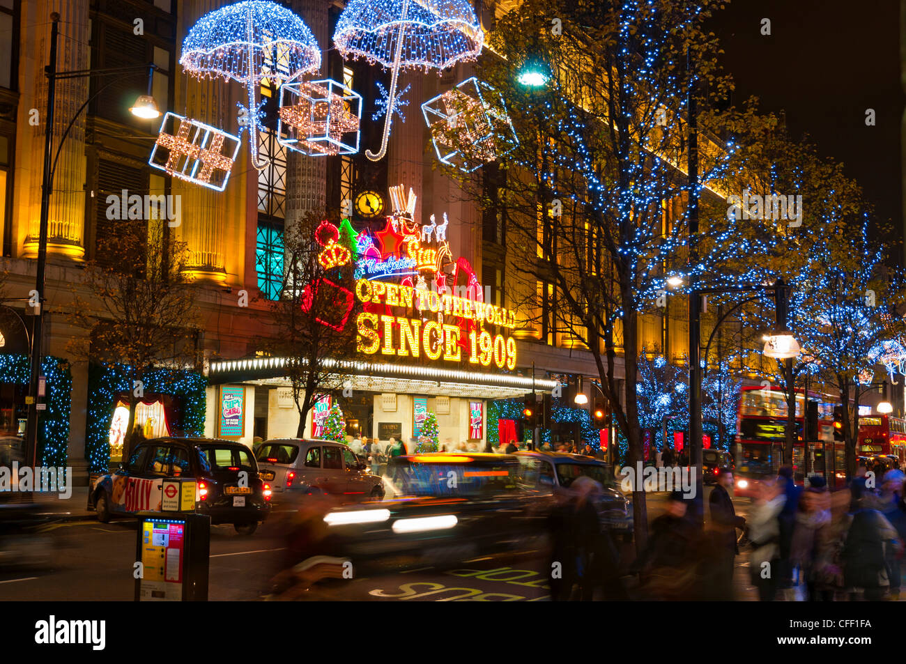 Selfridges e le luci di Natale, Oxford Street, London, England, Regno Unito, Europa Foto Stock