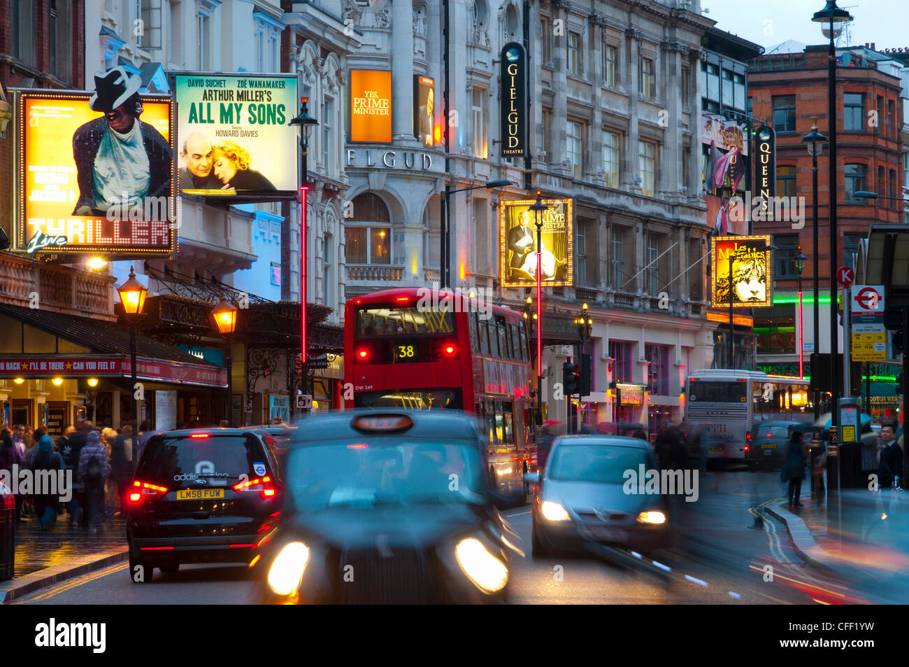 Theatreland, Shaftesbury Avenue, London, England, Regno Unito, Europa Foto Stock