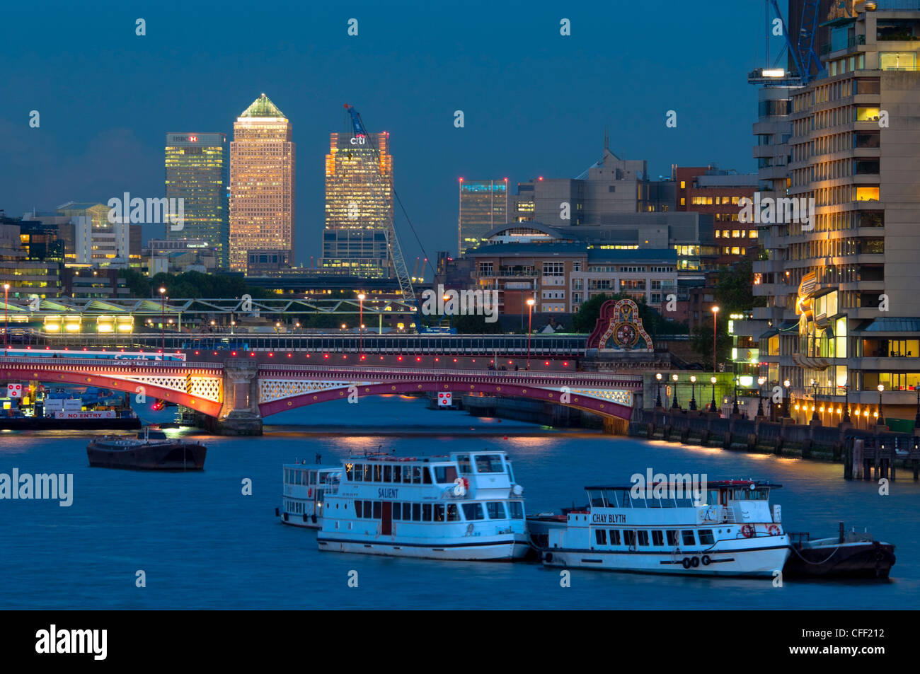 Canary Wharf e il fiume Tamigi, London, England, Regno Unito, Europa Foto Stock