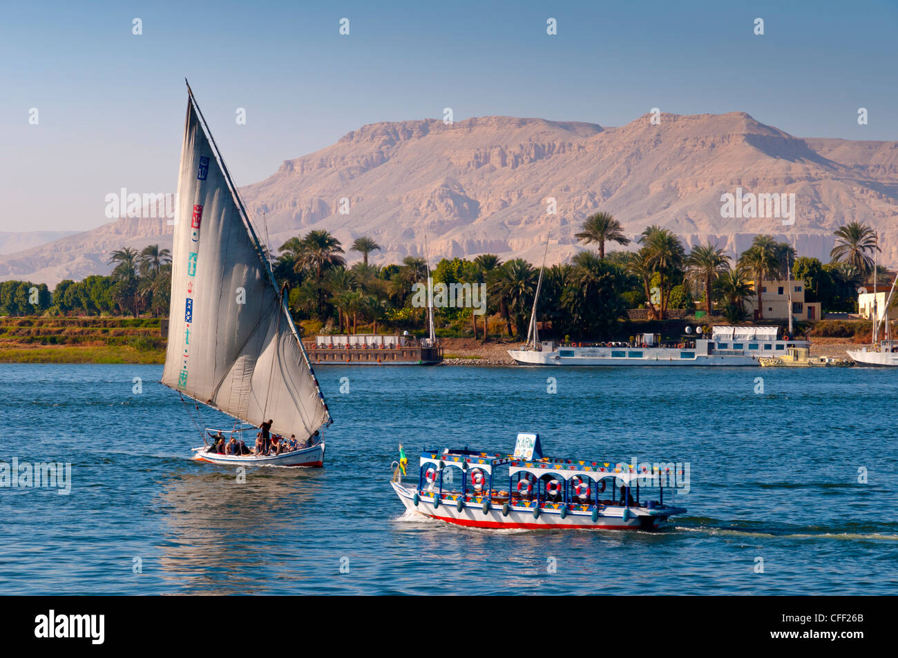 Il fiume Nilo a Luxor, Egitto, Africa Settentrionale, Africa Foto Stock