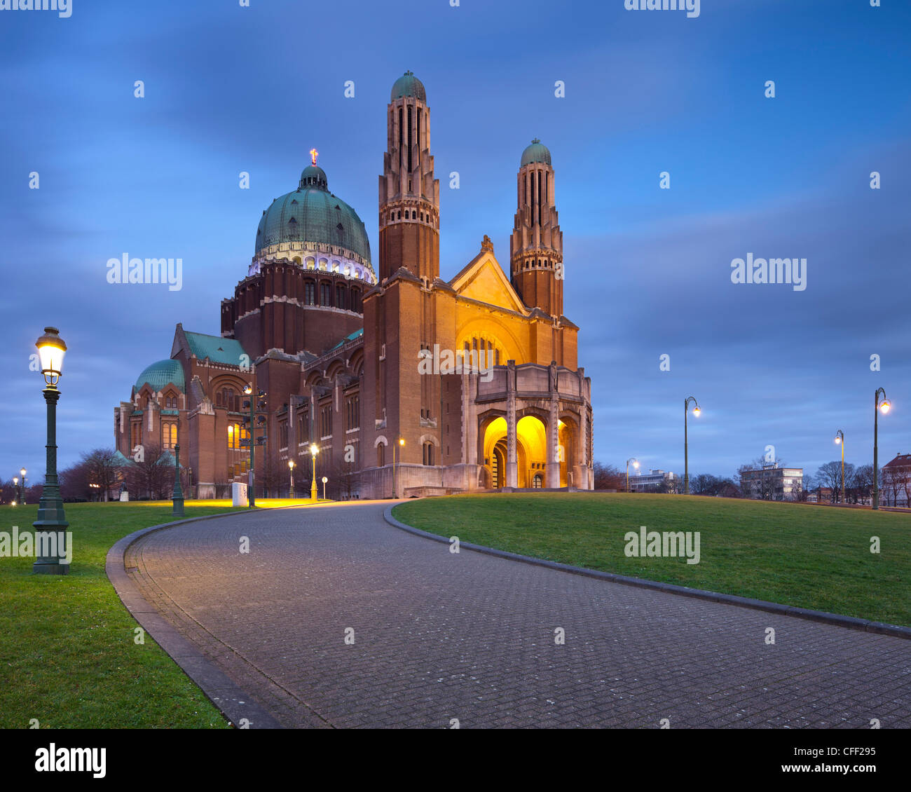 La basilica nazionale del Sacro Cuore durante la notte, Bruxelles, Belgio, Europa Foto Stock