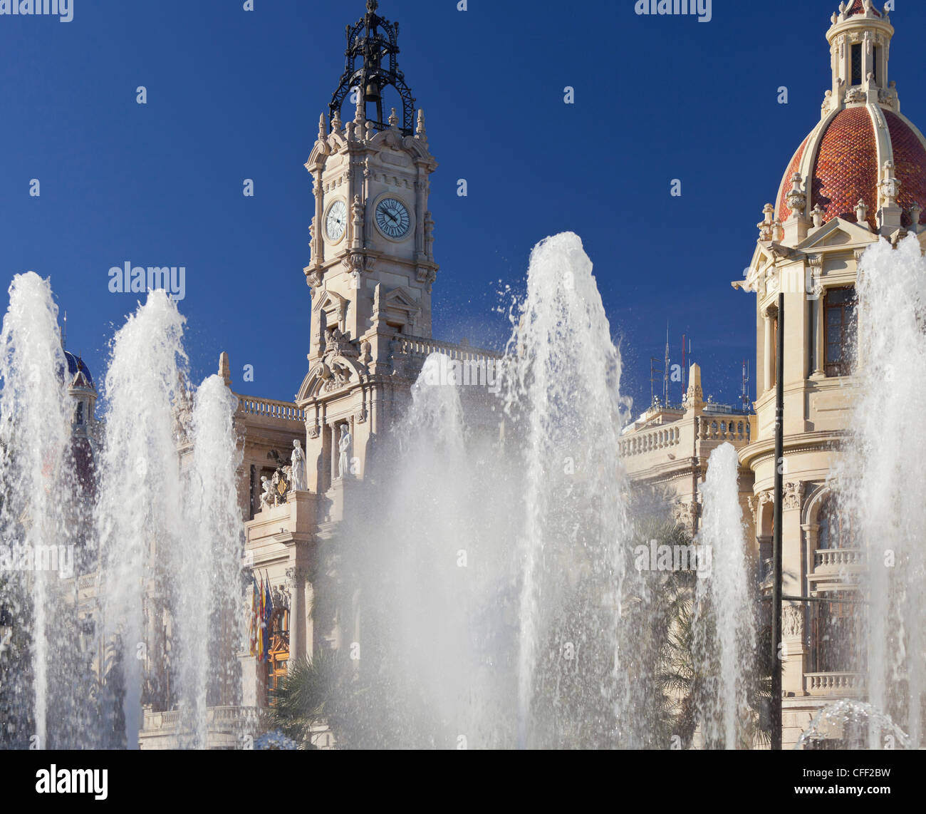 Fontana di fronte al municipio, Place de l'Ajuntament, Valencia, Spagna, Europa Foto Stock