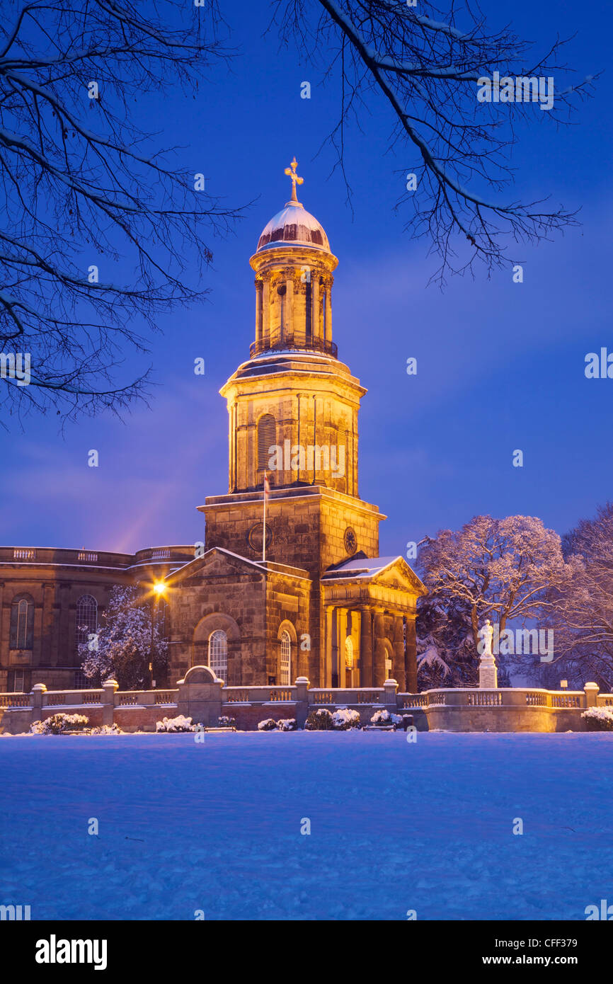 St. Chads Chiesa, Parco di cava, in,neve in serata, Shrewsbury, Shropshire, Inghilterra, Regno Unito, Europa Foto Stock