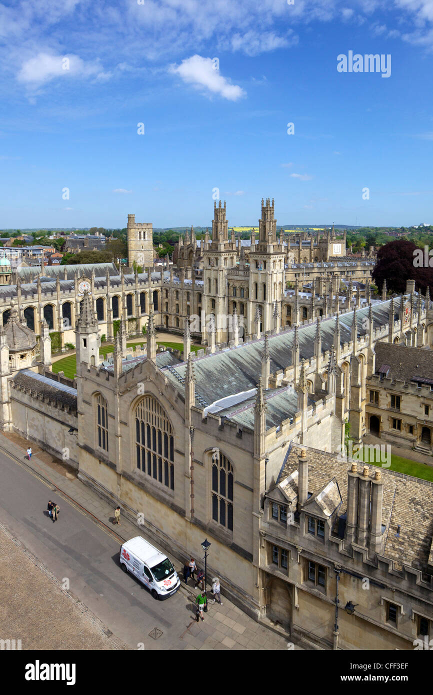 All Souls College, dalla torre di università chiesa di Santa Maria Vergine, Università di Oxford, Oxfordshire, England, Regno Unito Foto Stock
