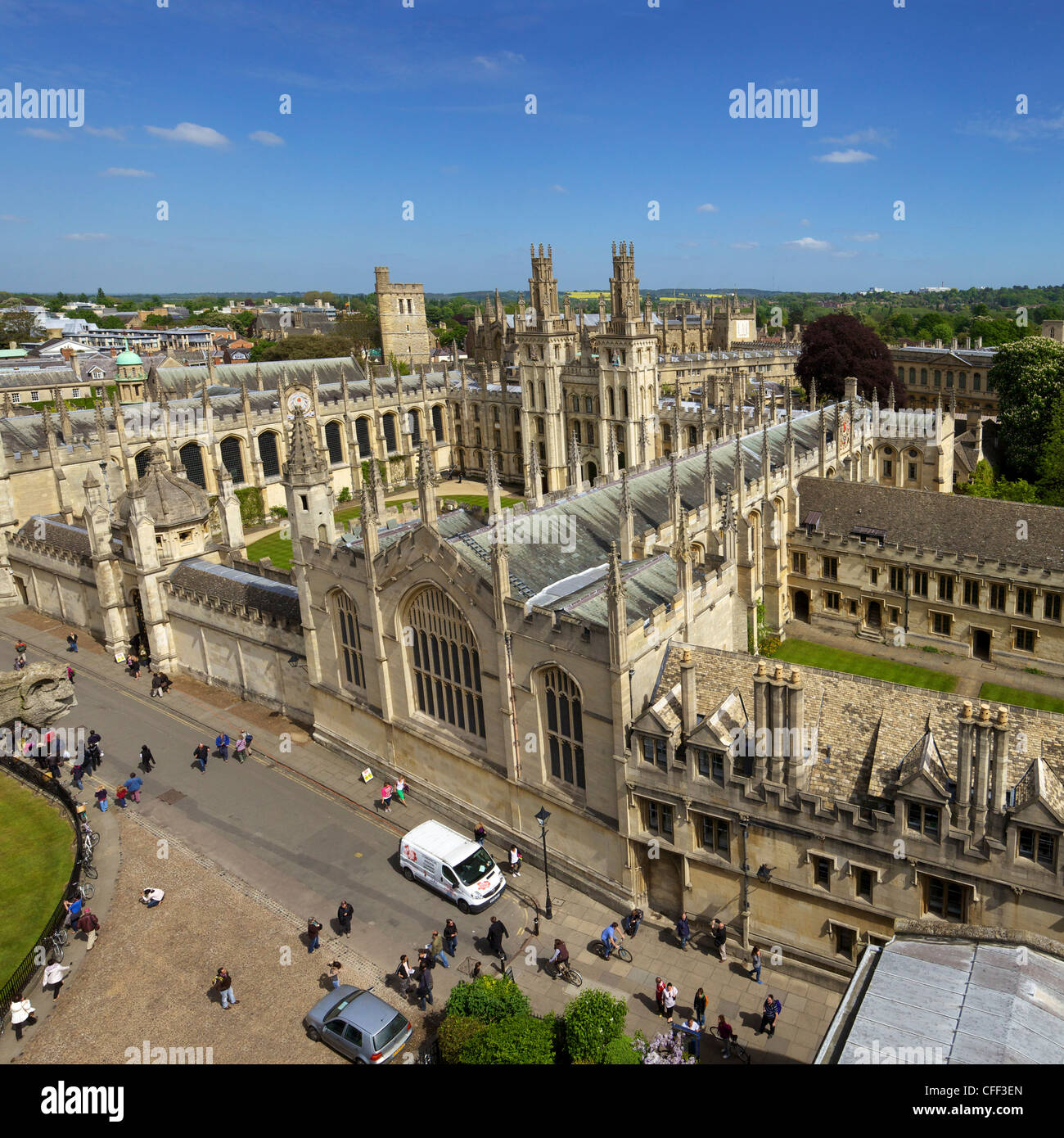 All Souls College dalla torre della chiesa universitaria di San Maria la Vergine, Università di Oxford, Oxfordshire, England, Regno Unito Foto Stock