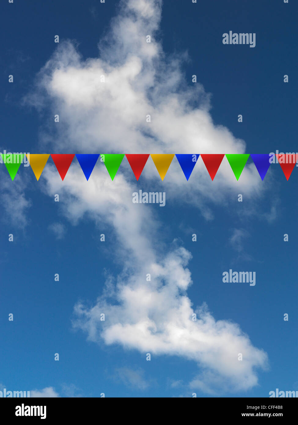 Bunting flags isolata contro un cielo blu Foto Stock