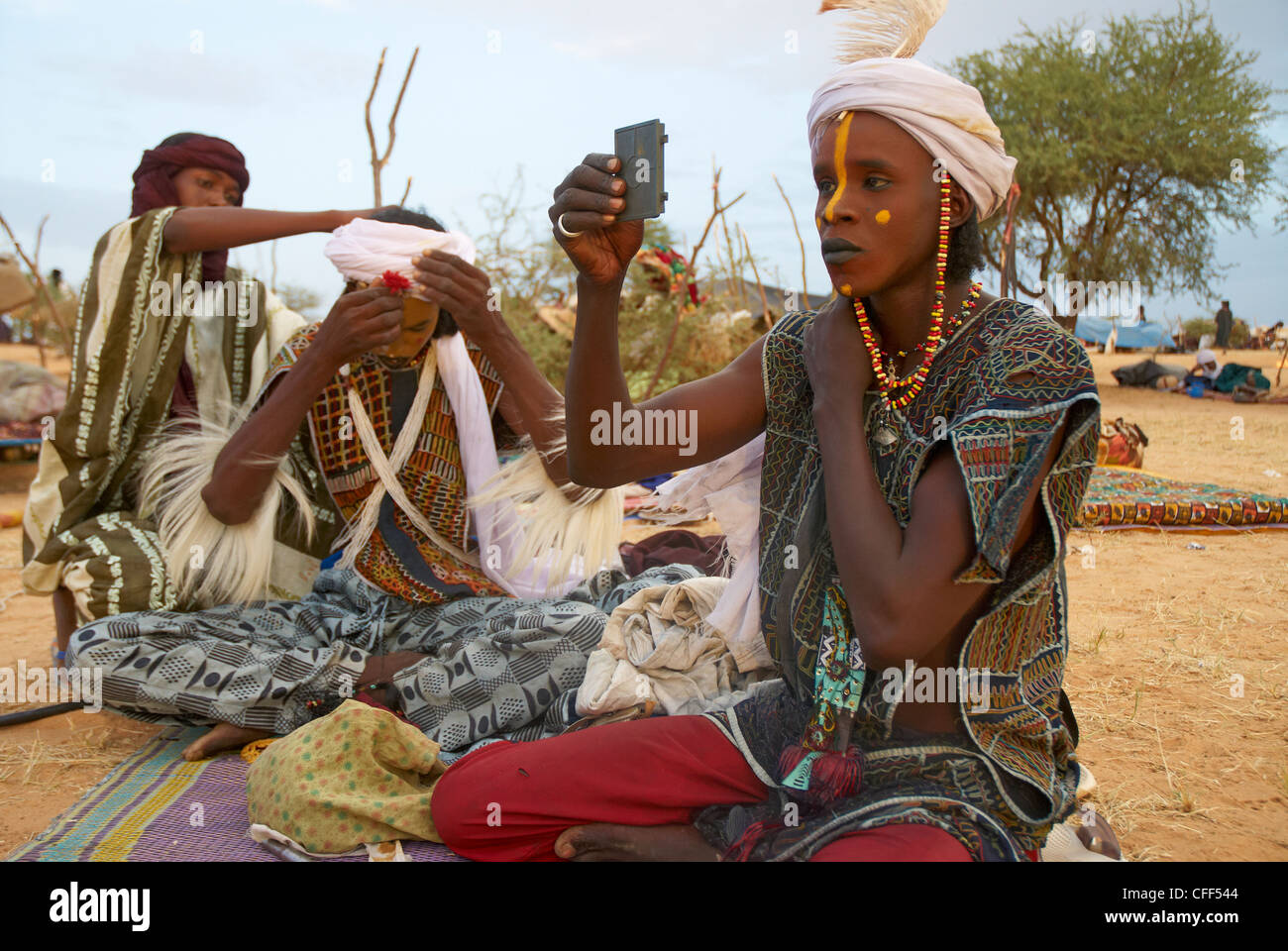 Wodaabe (Bororo) uomo all'annuale di Gerewol maschio concorso di bellezza, una riunione di West African Wodaade Peuls (Peul Bororo), Niger Foto Stock