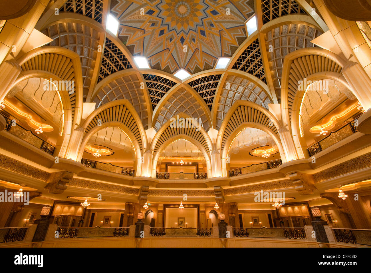 Atrium di Emirates Palace Hotel Abu Dhabi, Emirati Arabi Uniti Foto Stock