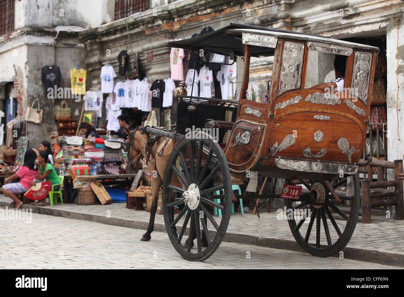 Horsecart in Vigan, uno spagnolo città coloniale, Vigan, Ilocos Sur, Sito Patrimonio Mondiale dell'UNESCO, isola di Luzon, Filippine Foto Stock