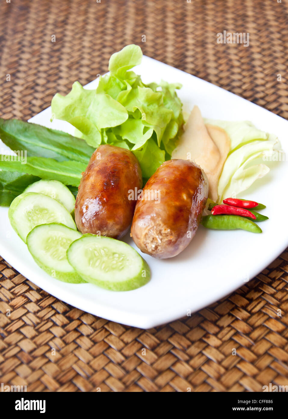 Delizioso cibo tailandese chiamata SAIKROK E SARN Foto Stock