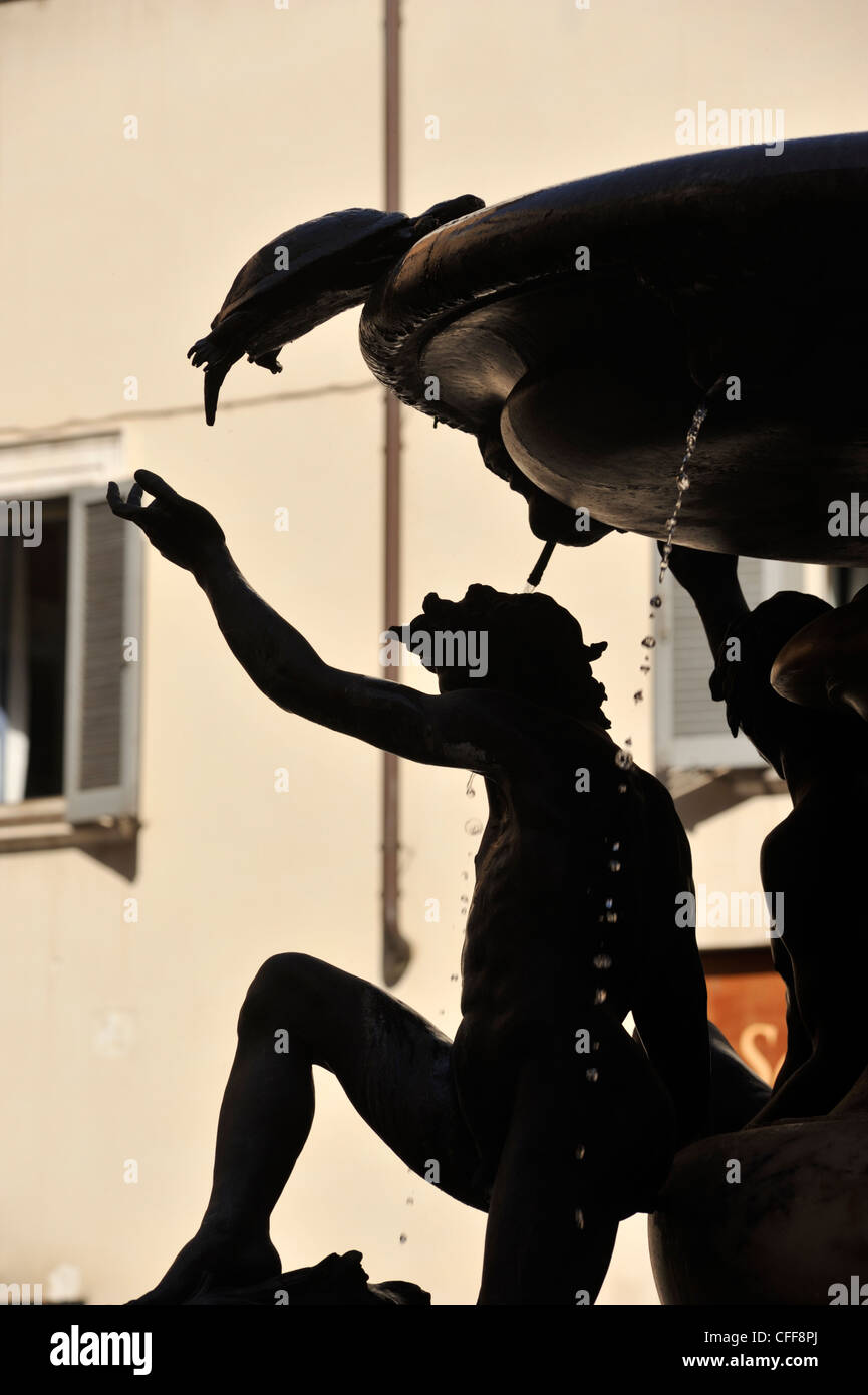 Italia, Roma, Ghetto Ebraico, Piazza Mattei, dettaglio fontana di tartaruga Foto Stock