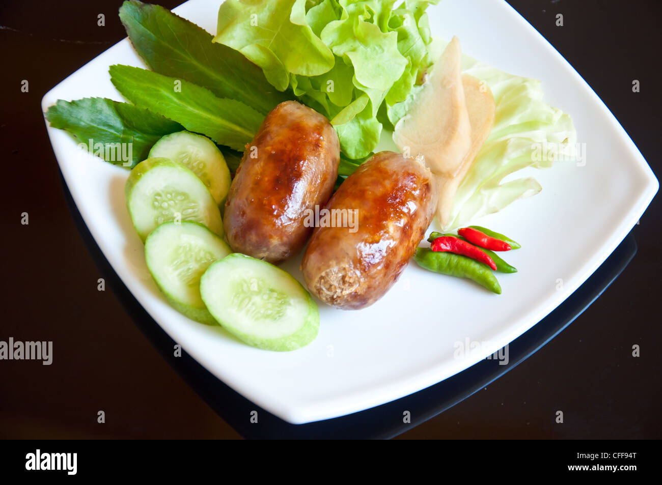 Delizioso cibo tailandese chiamata SAIKROK E SARN Foto Stock