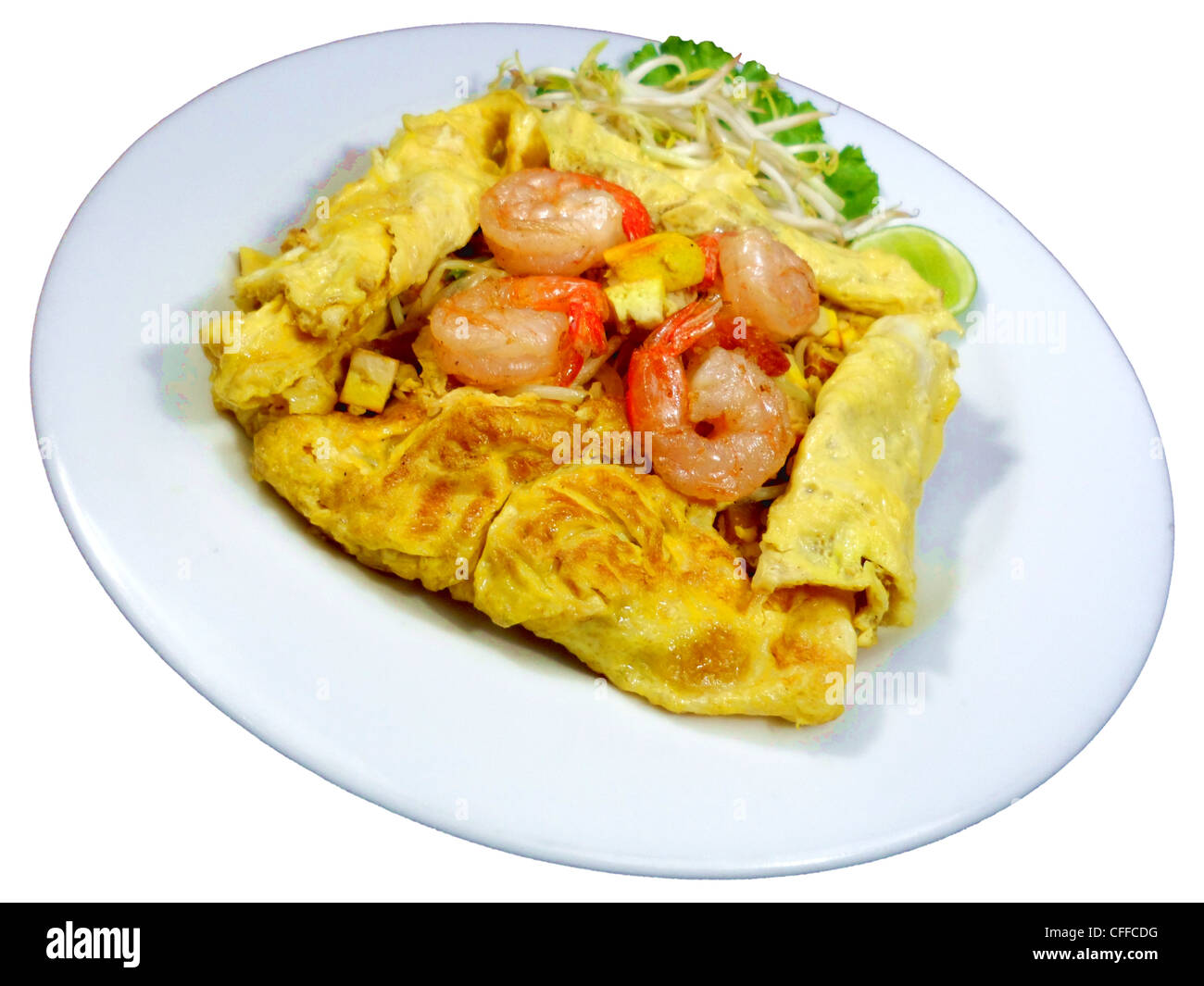 Phad Thai con proteina mix avvolto con uova, phad thai hor kai Foto Stock