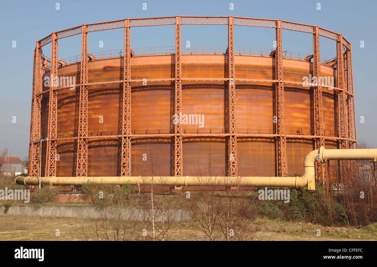 Un gasometro, noto anche come un contenitore di gas o gas di campana. Utilizzato per la memorizzazione di naturale (nazionale) di gas. Foto Stock