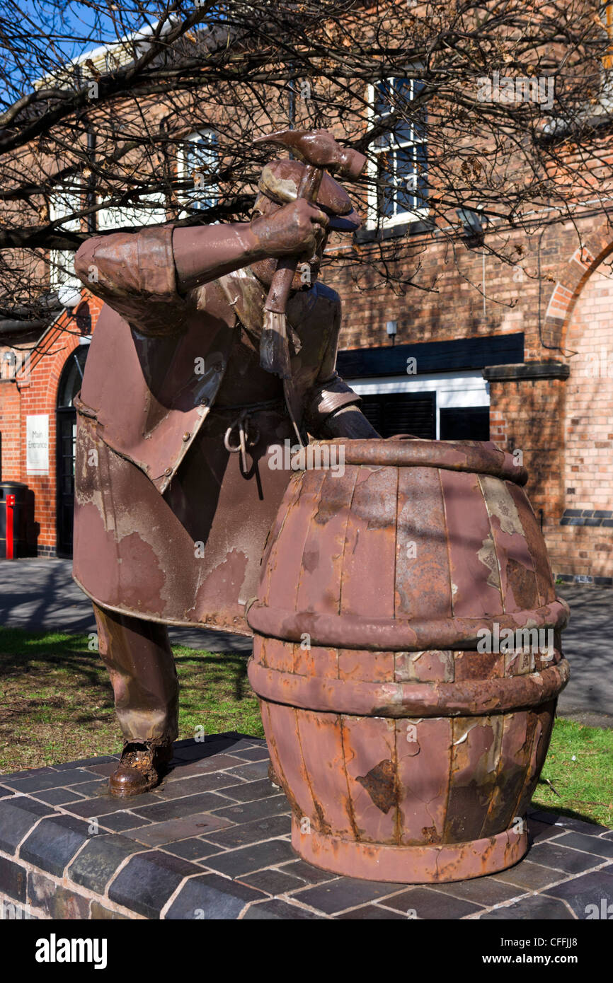 La scultura al di fuori della fabbrica di birra nazionale museo Centro, Burton-su-Trent, Staffordshire, England, Regno Unito Foto Stock