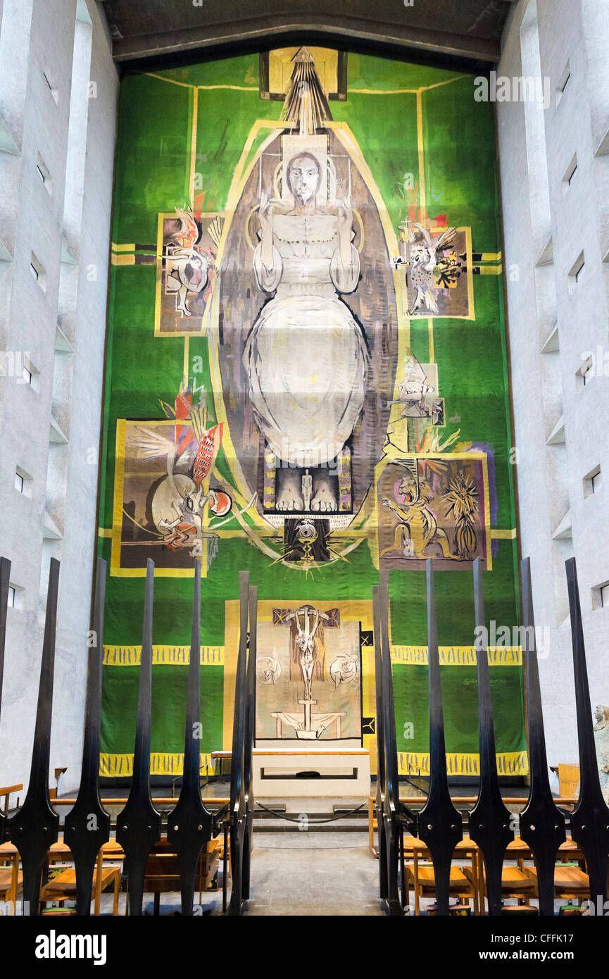 Graham Sutherland la tappezzeria della "Cristo in Gloria' nella nuova Cattedrale di St Michaels, Coventry, West Midlands, England, Regno Unito Foto Stock