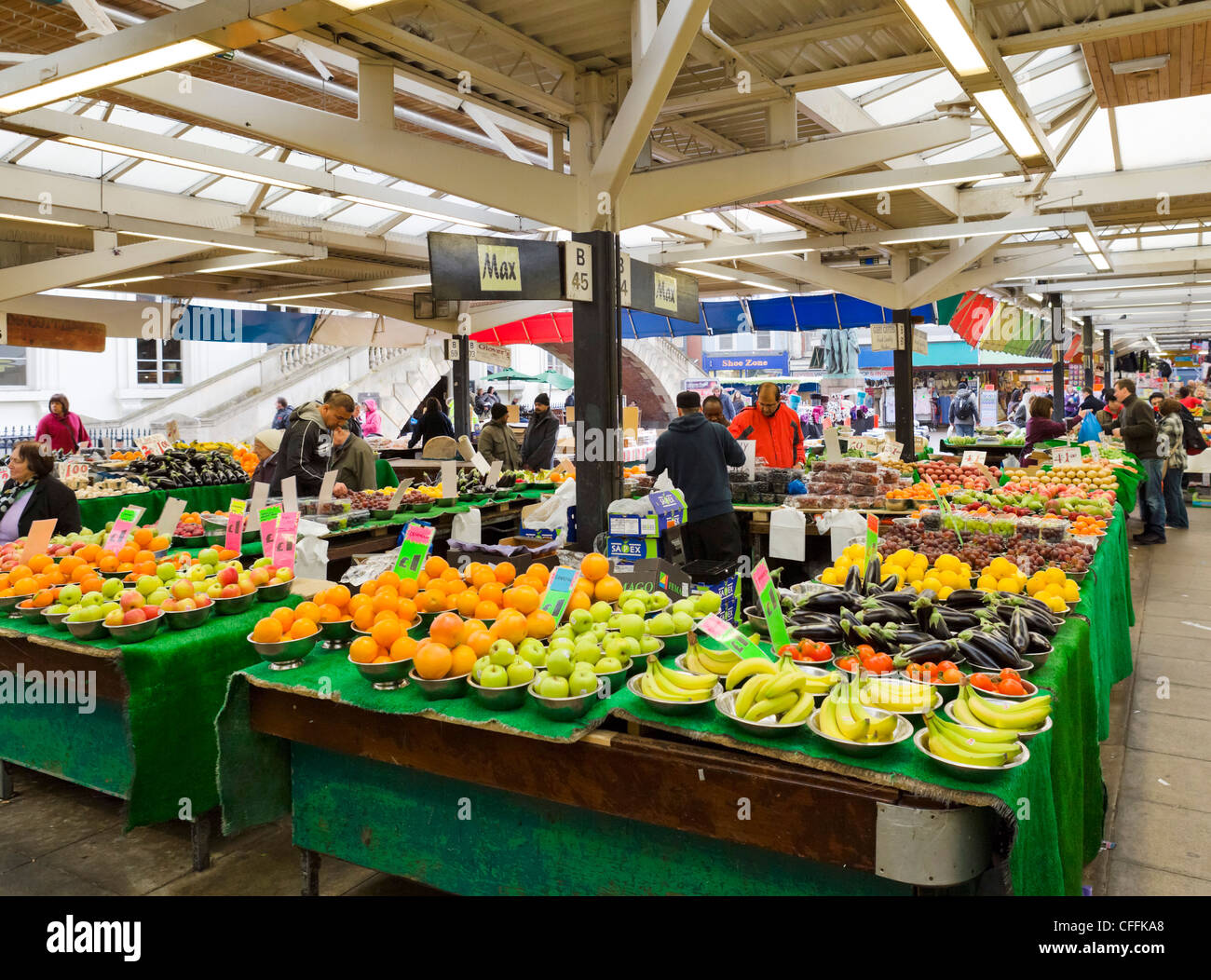Mercato coperto nel centro della città, Leicester, Leicestershire, England, Regno Unito Foto Stock