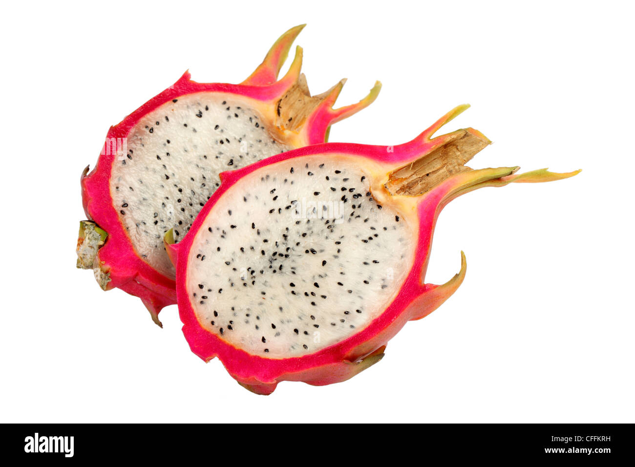 Affettato Dragonfruit ritagliata su sfondo bianco Foto Stock