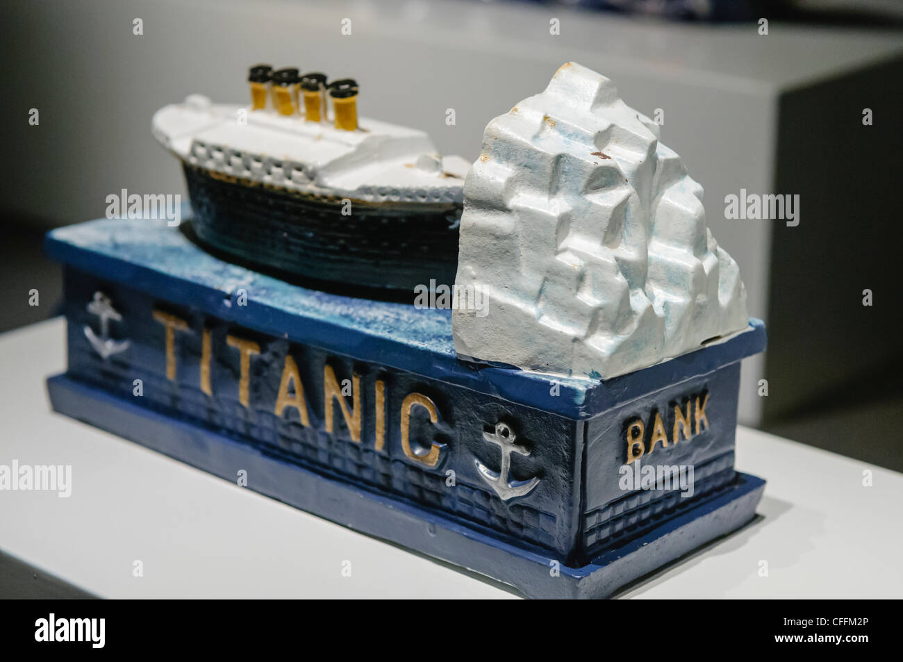 Titanic denaro memorabelia scatola in mostra alla fiera titanica, Belfast Foto Stock