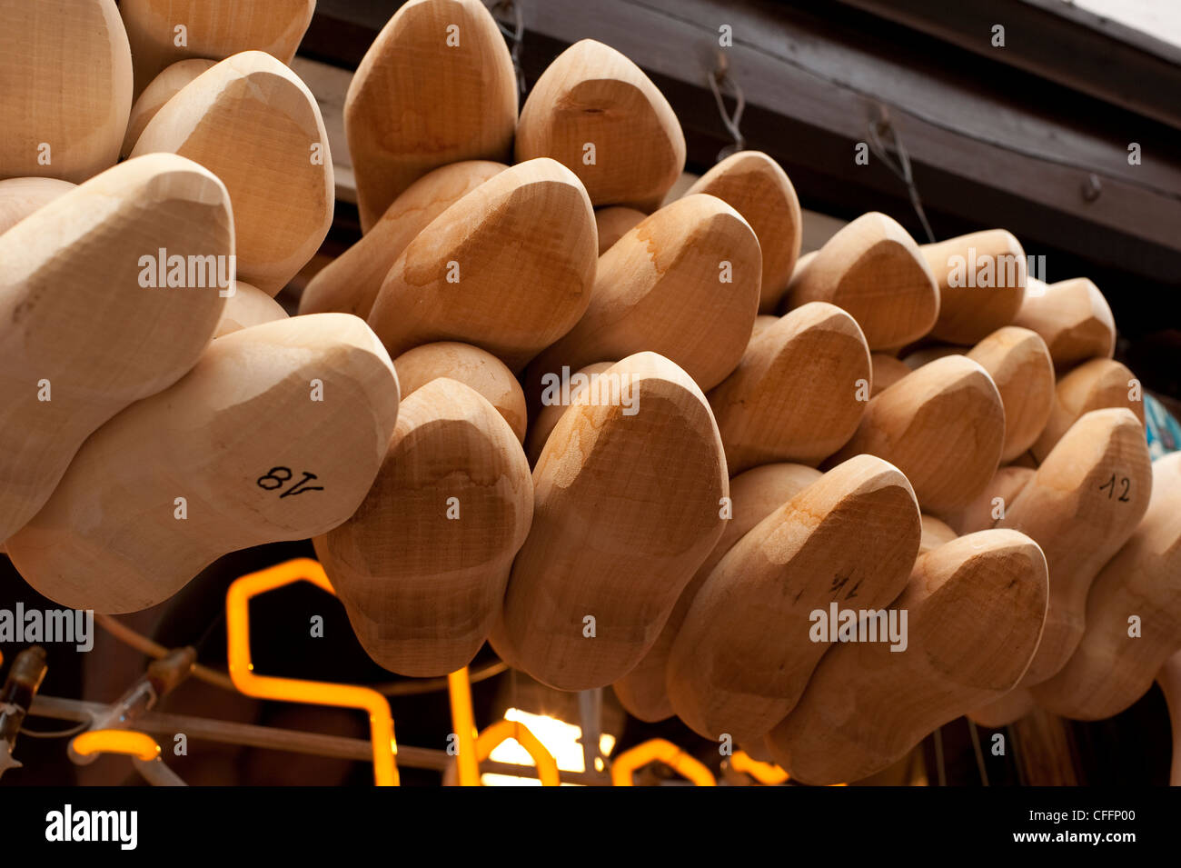 Nuovo zoccoli di legno Bruge Brugge Belgio Europa UE Foto Stock