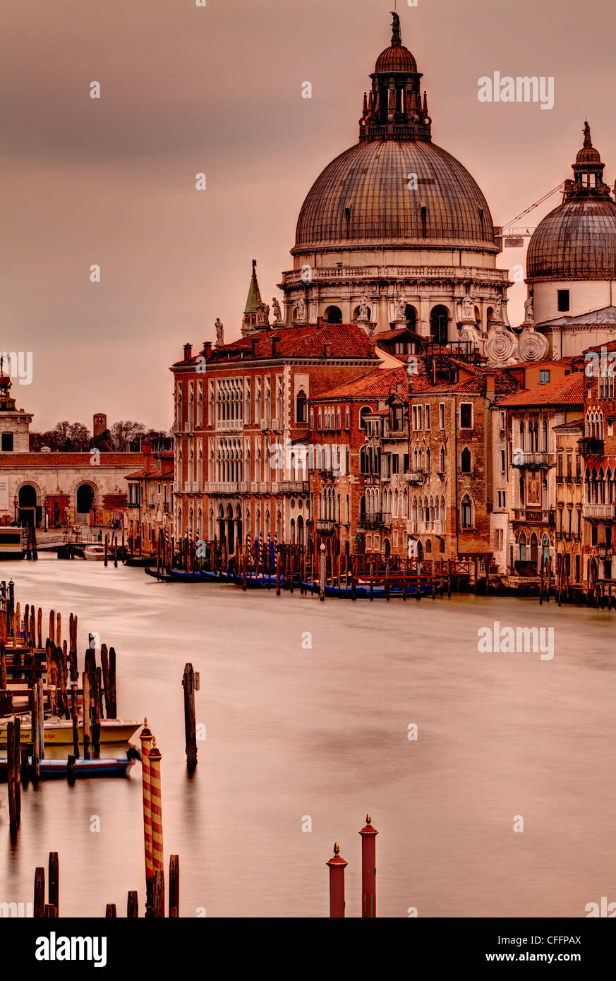 Santa Maria della Salute e il Grand Canal, Venezia, Italia Foto Stock