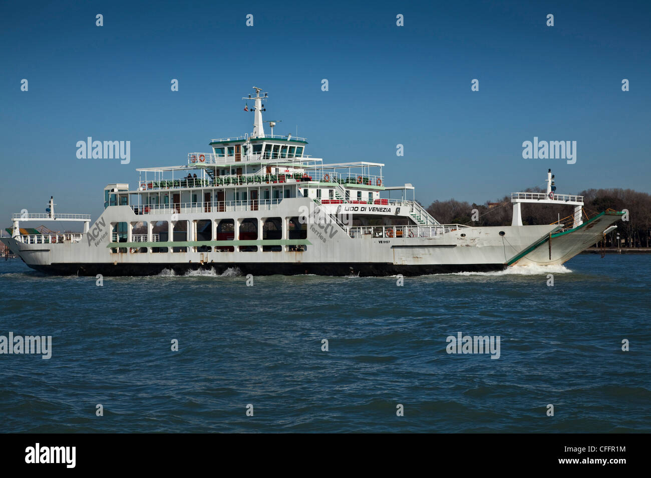 Actv car ferry venice italy immagini e fotografie stock ad alta risoluzione  - Alamy