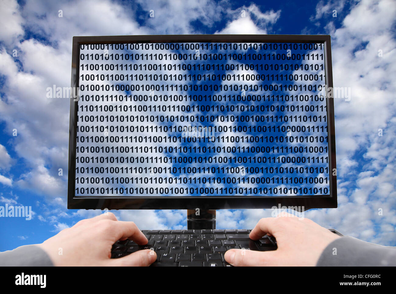 Immagine simbolo di cloud computing. L'utente invia i dati a un server esterno un ottiene l'accesso ai suoi dati provenienti da tutto il mondo. Foto Stock