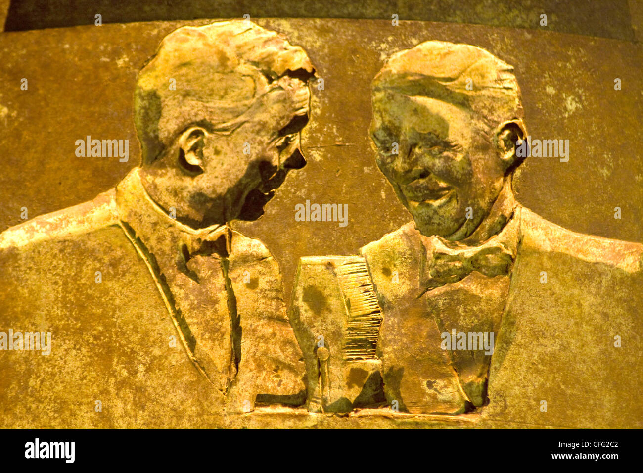 Close up di bronzo in bassorilievo cifre negative da Robert Graham intitolato 'sociale programmi'-2nd termine FDR camera Mem, Washington DC Foto Stock
