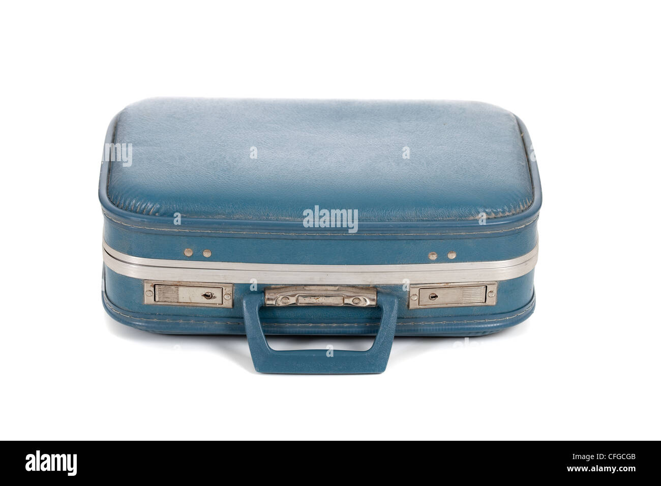 Una vecchia valigia blu su sfondo bianco Foto Stock