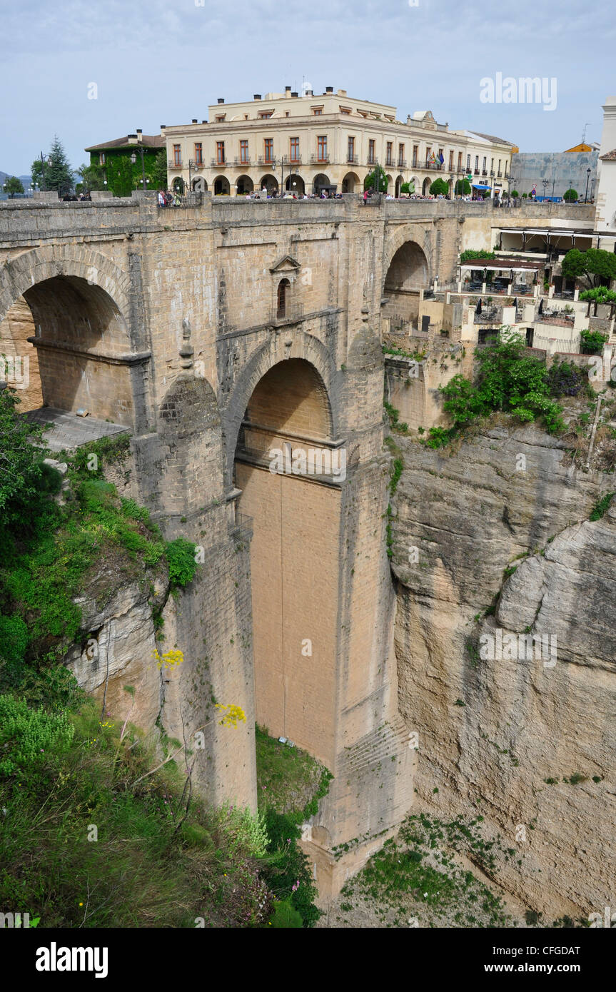 Spagna - Provincia di Malaga - Ronda - XVIII secolo Puento Nuevo "Nuovo ponte di collegamento tra la vecchia e la nuova città oltre El Tajo gorge- 100 metri Foto Stock