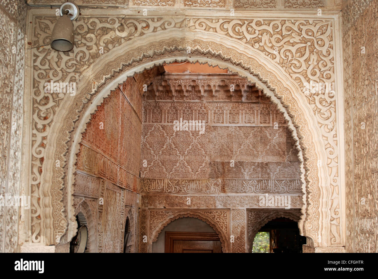 Arco moresco, palazzo della Alhambra di Granada, provincia di Granada, Andalusia, Spagna, Europa occidentale. Foto Stock