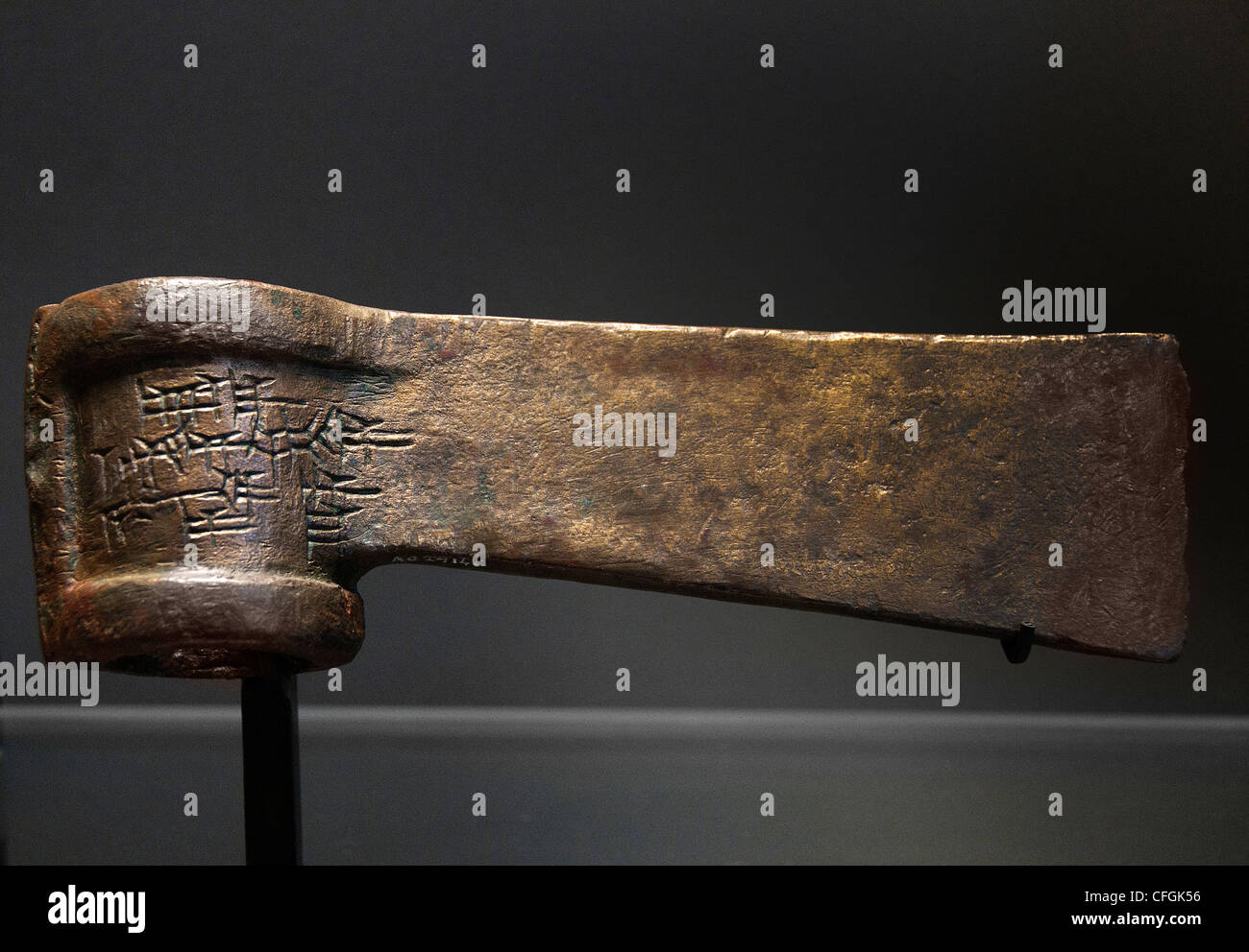 Ax in nome di Adad nirari I 1307 - 1275 BC Mesopotamia in bronzo Foto Stock