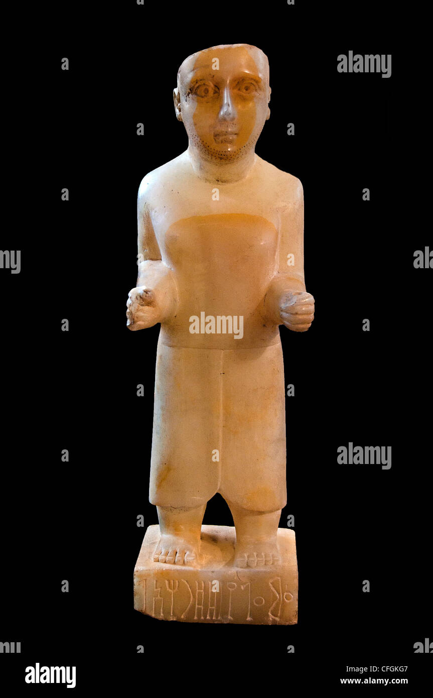 Qatabanian statuetta funeraria di " Amma'Alay del Dharah'il clan in alabastro del I secolo A.C. Hayd Aqil ibn Yemen Foto Stock