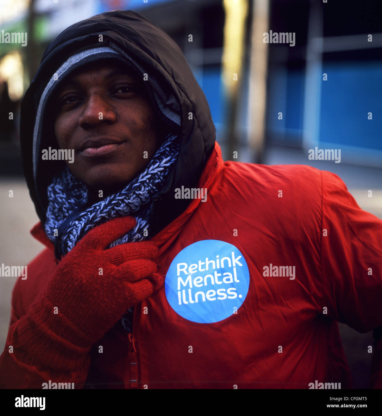 Un chugger adoperando per ripensare la malattia mentale campagna Londra Inghilterra KATHY DEWITT Foto Stock